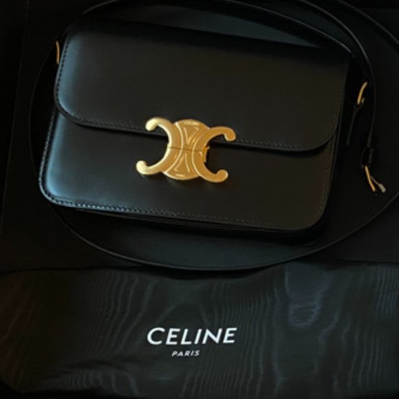 Brand New Celine Triomphe Teen Bag in Shiny Black Calfskin Leather - Picture 2 of 16